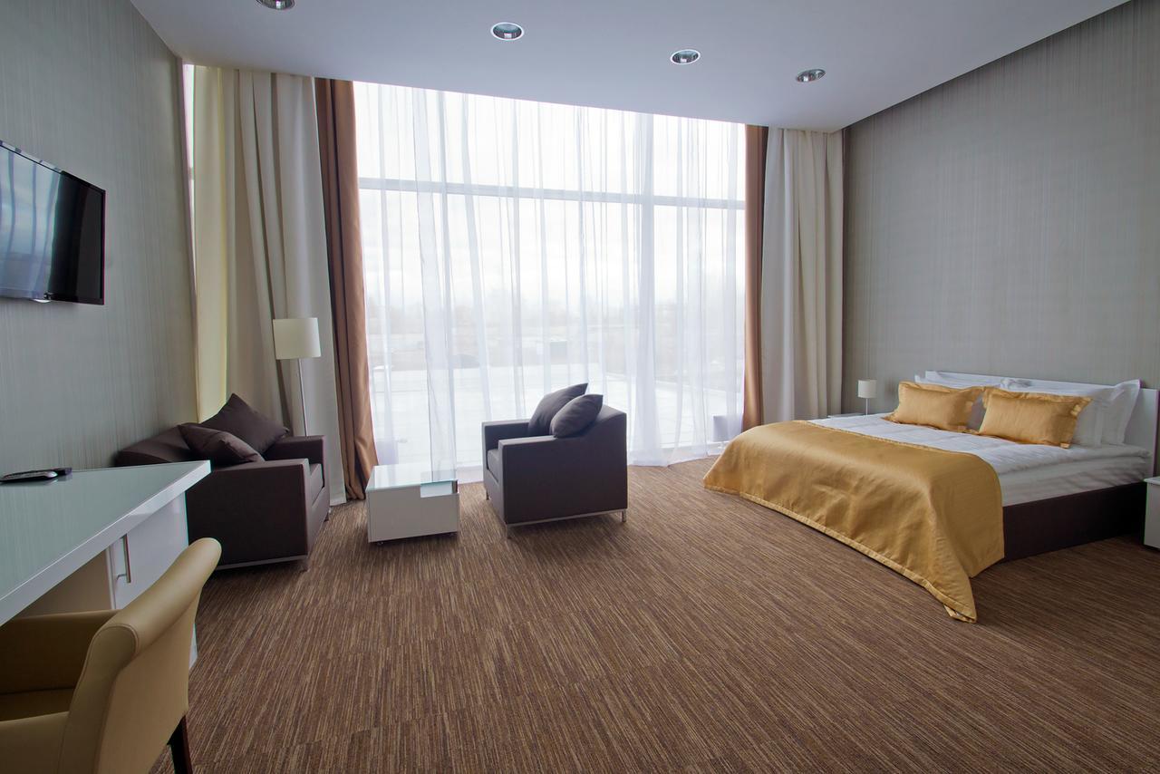 Terminal B Hotel Киев Экстерьер фото